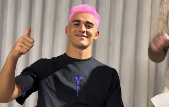 Gavi pinta cabelo de rosa após conquista da Copa do Mundo