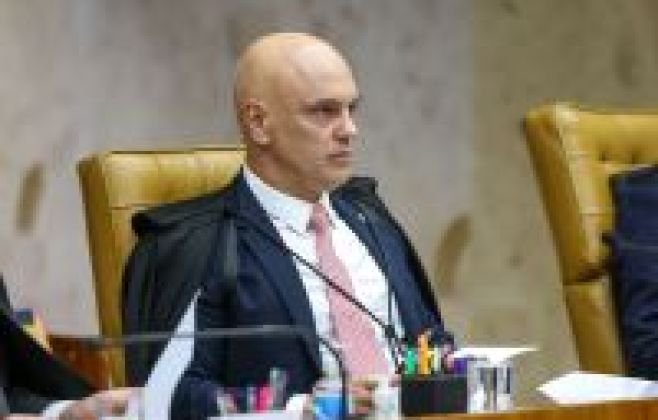 Filho de Bolsonaro usará nome do pai nas urnas em SC
