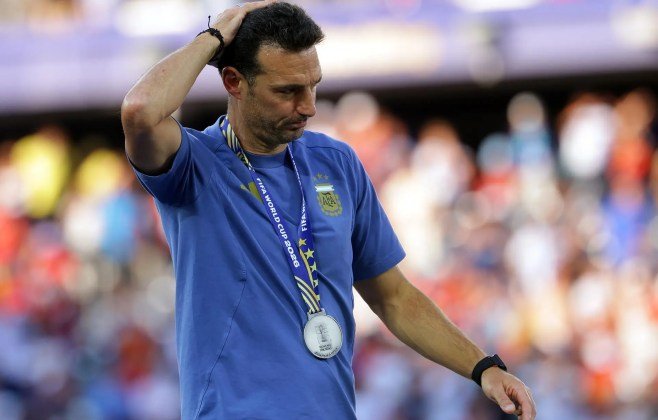Futuro de Messi e Scaloni é debatido pelo presidente da AFA