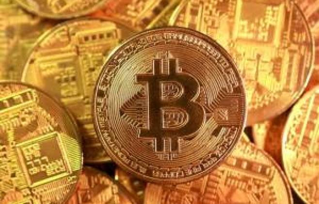 Bitcoin sobe, mas permanece abaixo de US$ 65 mil após payroll