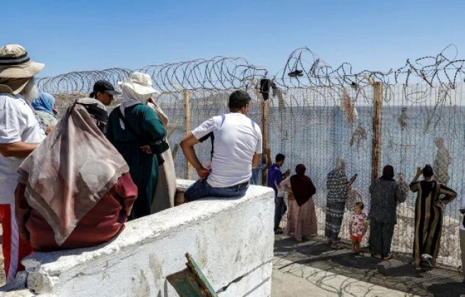 Jovem migrante morre ao tentar chegar a Ceuta de parapente