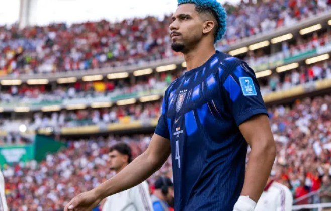 Ronald Araújo pode se transferir para o Liverpool