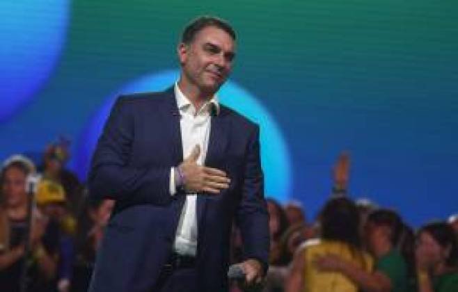 Flávio Bolsonaro se diz pronto para liderar o Brasil