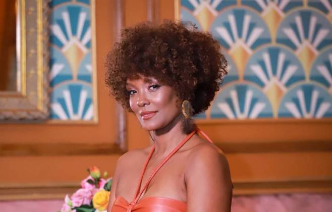 Isabel Fillardis estreia espetáculo Espartilho com elenco diverso
