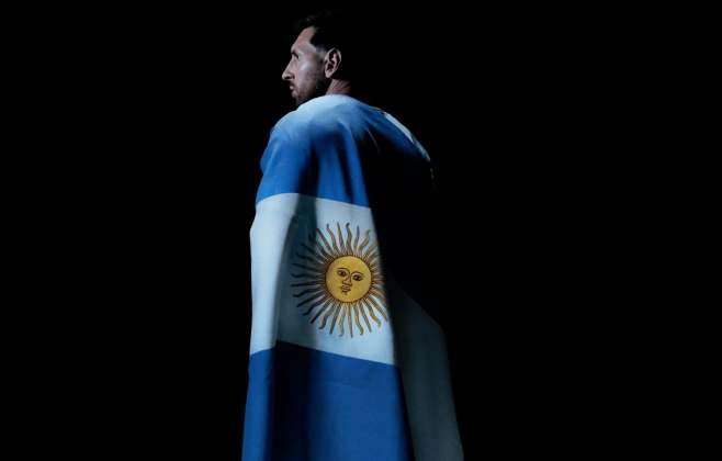 Messi é apoiado por torcedores durante funeral do pai na Argentina