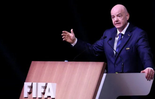 Pressão sobre Infantino cresce após denúncia na UEFA Pressão sobre Infantino cresce após denúncia na UEFA