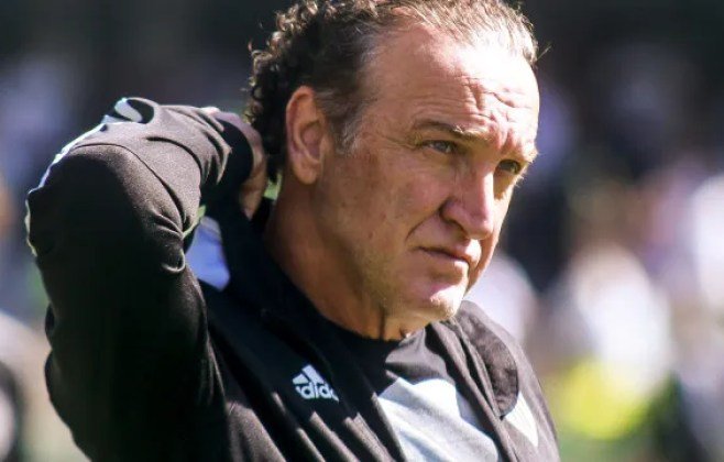 Cuca reafirma permanência no Santos após derrota e pede reação Cuca reafirma permanência no Santos após derrota e pede reação