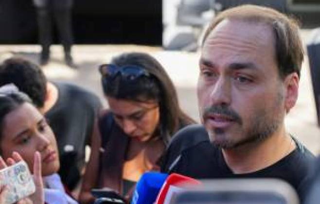 Flávio Bolsonaro cobra apoio a Carlos em meio a tensões no PL