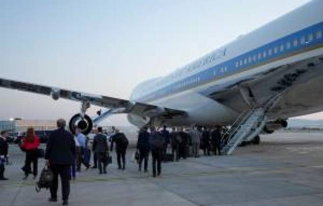 Air Force One em risco: Trump retirado de avião por ameaça