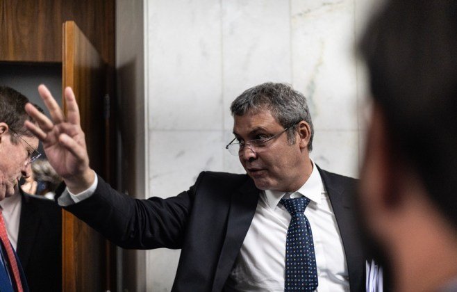 Líder do PT passa mal e adia votações na Câmara Líder do PT passa mal e adia votações na Câmara