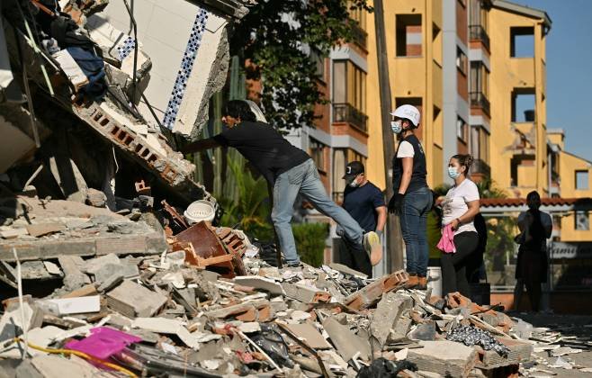 Colômbia enfrenta terremoto e decreta emergência econômica