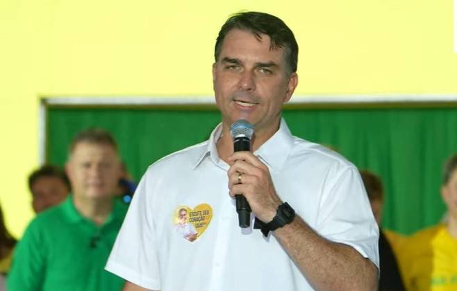 Flávio Bolsonaro apresenta propostas para transformar o SUS