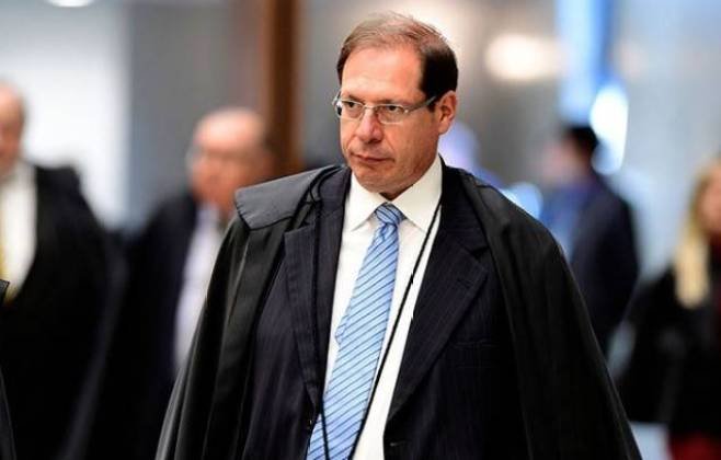 Luis Felipe Salomão assume presidência do STJ em grande posse Luis Felipe Salomão assume presidência do STJ em grande posse