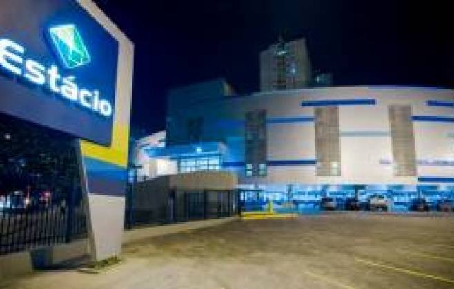 Ações da Yduqs despencam quase 7% apesar de lucro previsto