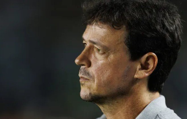 Diniz expressa frustração no Corinthians após saída de Memphis