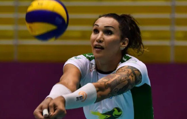 Voleibol brasileiro altera regras e afeta participação de mulheres trans