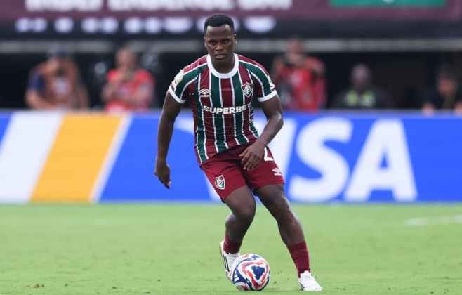 Torcida do Fluminense revolta-se contra John Arias por troca