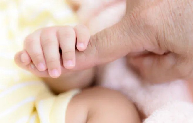 Mulher de 62 anos dá à luz na Argentina e inspira alagoanas