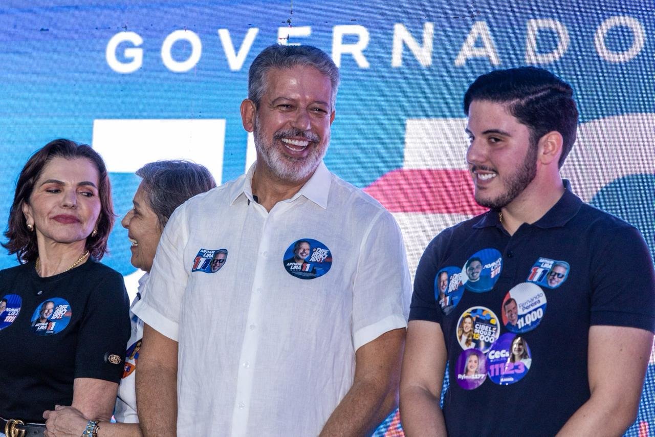 TABULEIRO POLÍTICO – Arthur Lira inaugura comitê em Maceió com presença de prefeitos e forte mobilização política