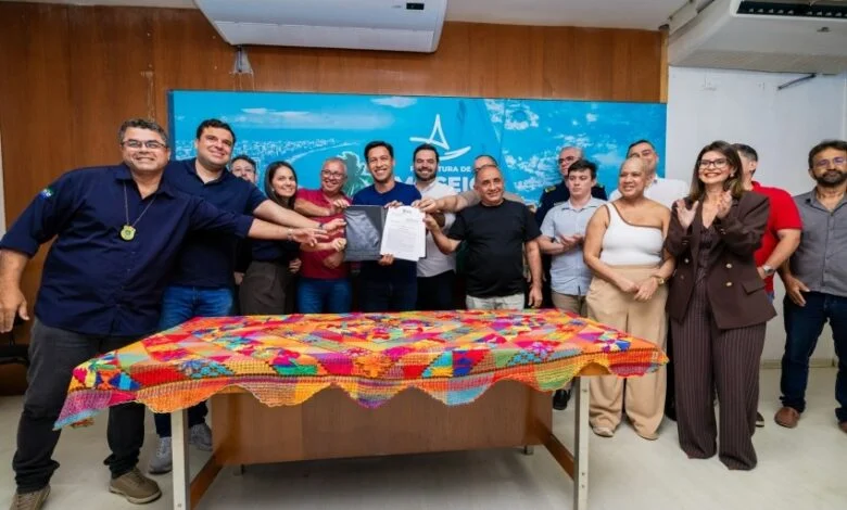 VALORIZAÇÃO – Rodrigo Cunha sanciona pacote com seis leis para servidores de Maceió VALORIZAÇÃO – Rodrigo Cunha sanciona pacote com seis leis para servidores de Maceió