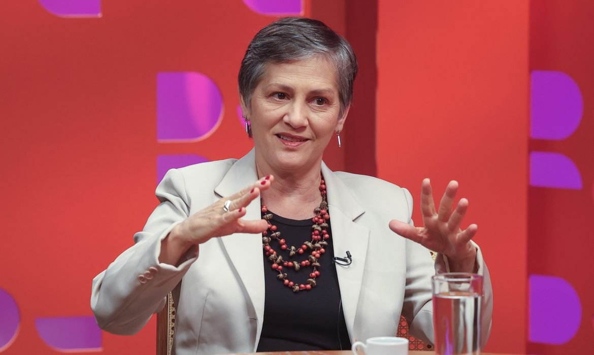 Repórteres se unem contra agressão a Heloísa Vilella