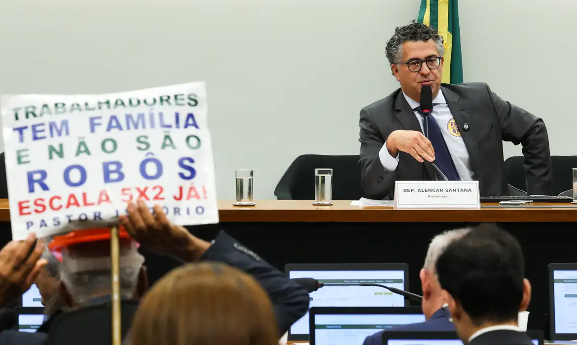 Câmara dos Deputados forma comissão para revisão da jornada de trabalho