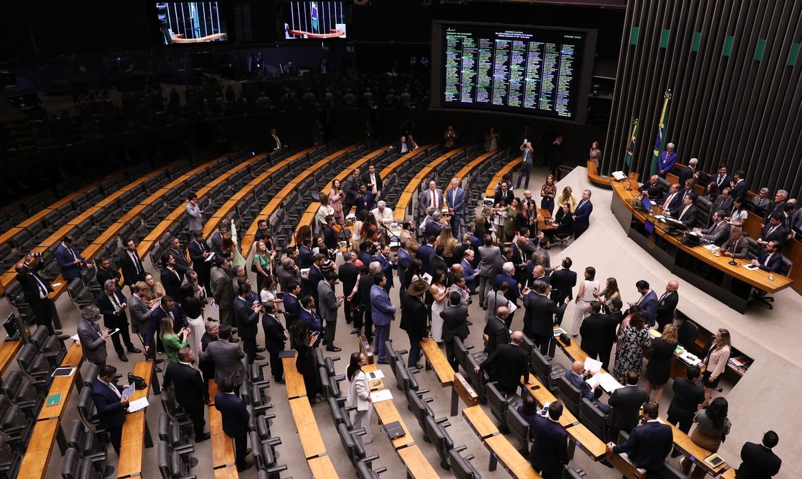Congresso Nacional aprova projeto que altera penas de golpe