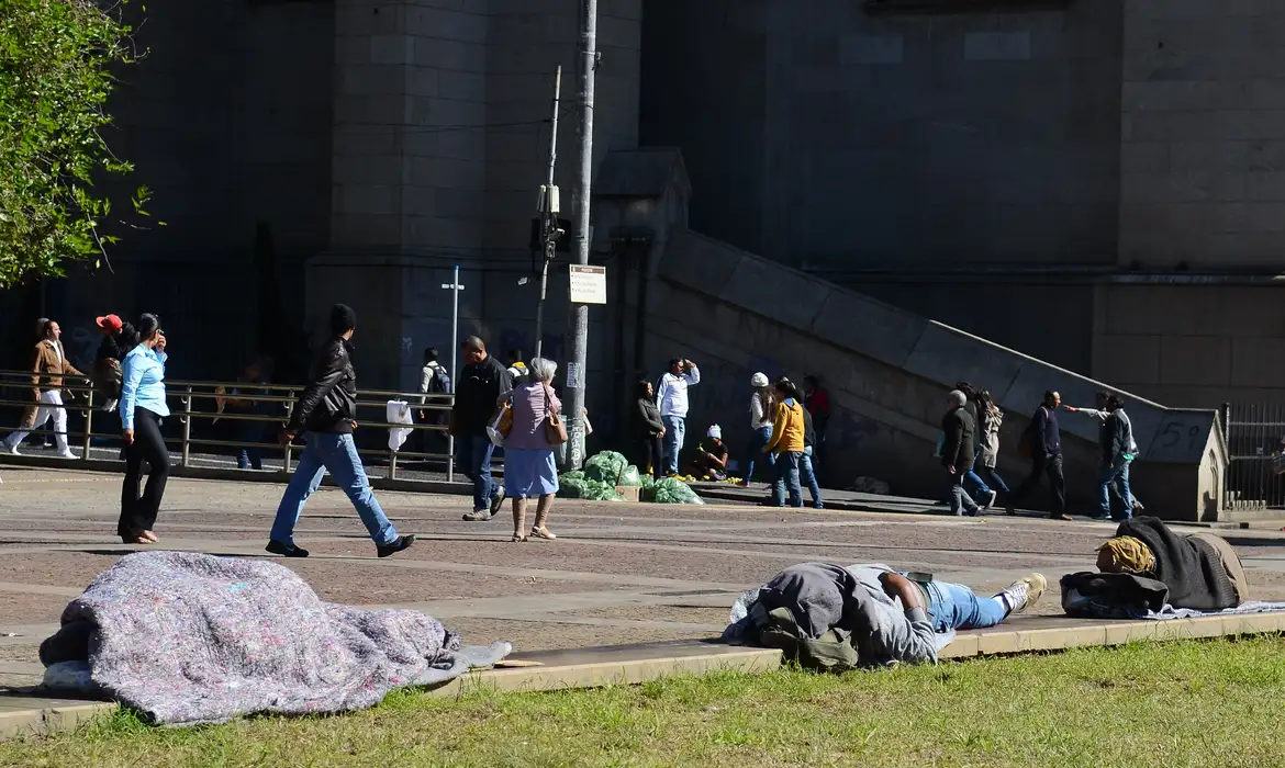 Governo de SP e IBGE iniciam ações para população em situação de rua