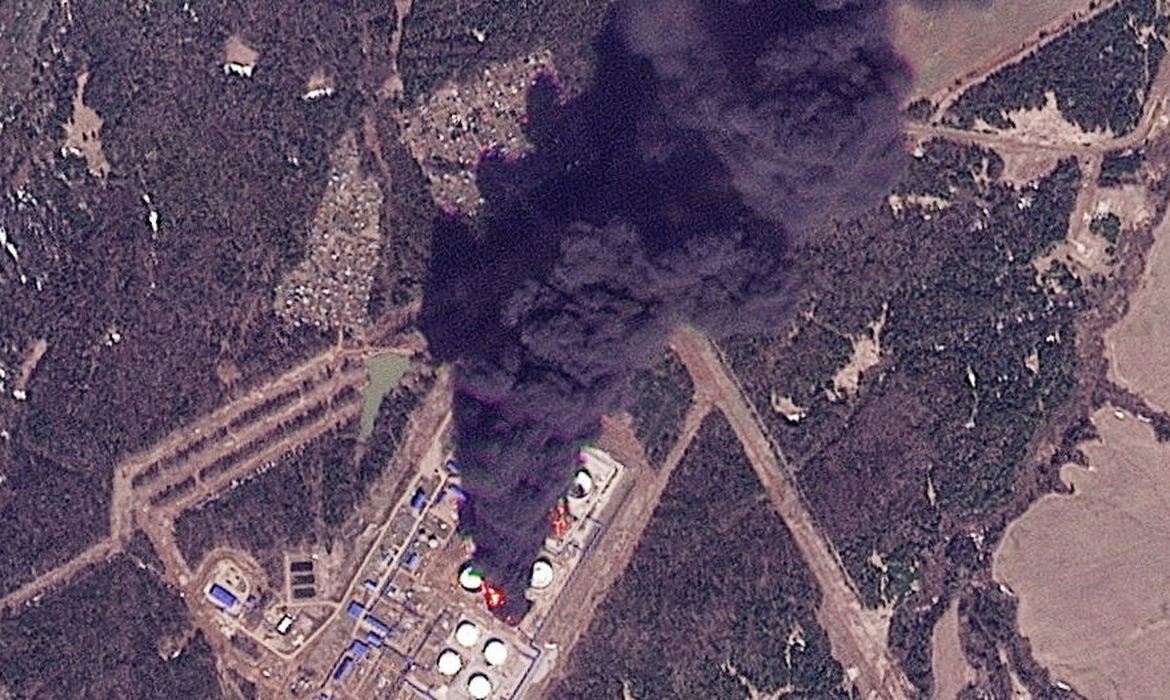 Ucrânia ataca refinaria russa e intensifica ofensiva de drones
