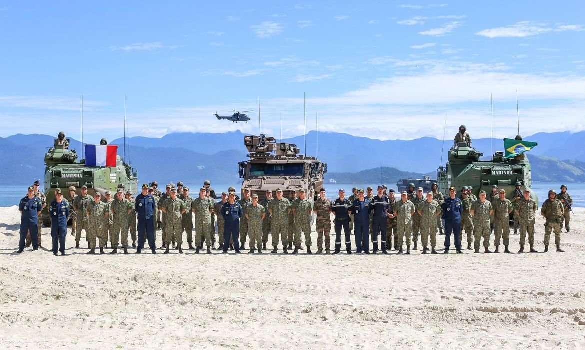 Missão de formação da Marinha francesa é realizada no Brasil