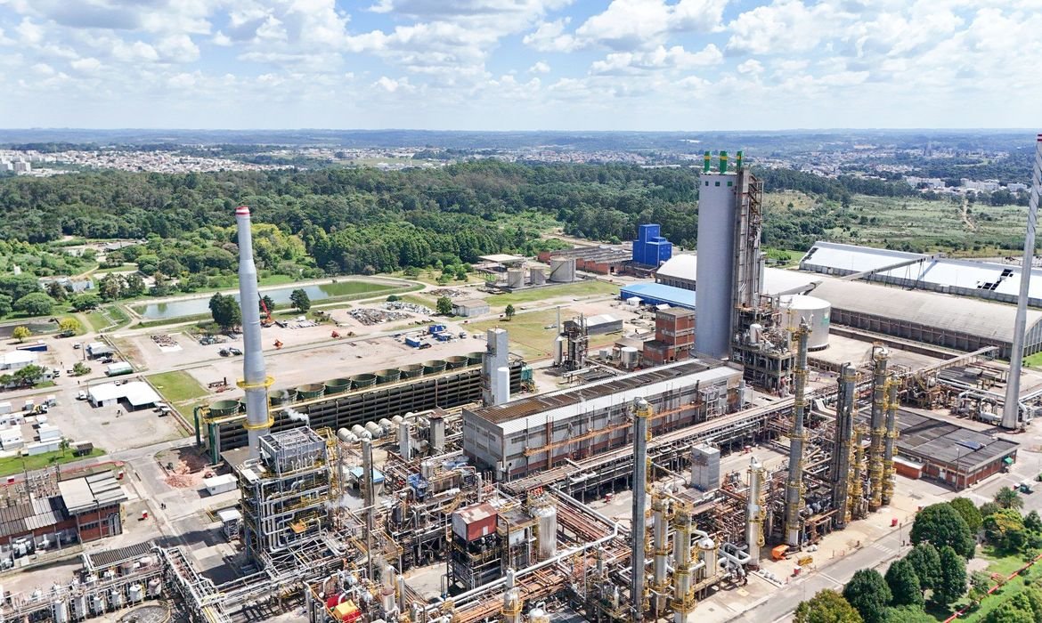 Retorno da produção de ureia pela Petrobras em Paraná
