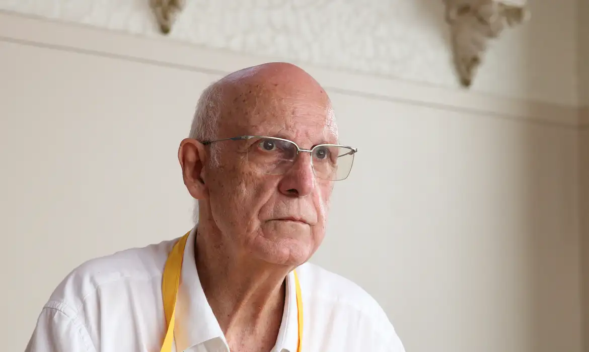 Padre Júlio Lancellotti é o convidado de Datena nesta terça-feira