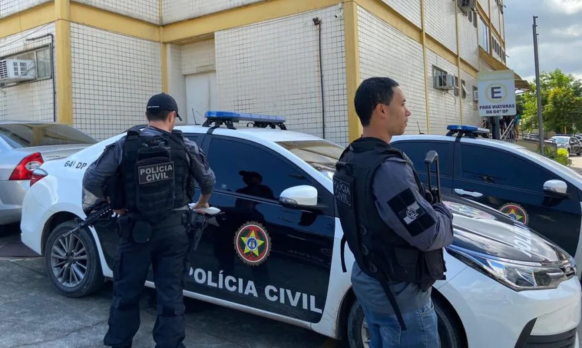 Rapper Oruam e familiares são alvos de operação da polícia