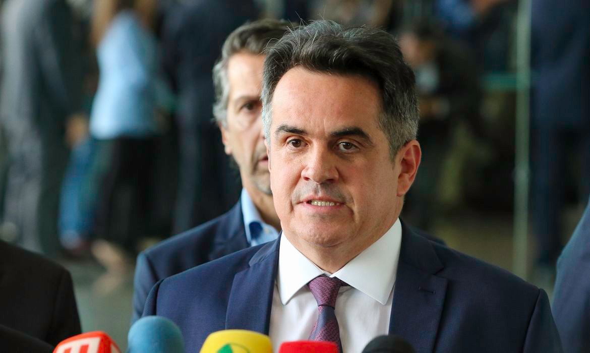 Ciro Nogueira é acusado de receber propinas e favorecimentos Ciro Nogueira é acusado de receber propinas e favorecimentos