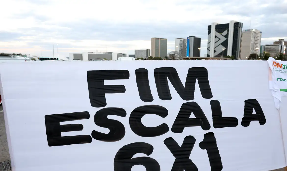 Vereadores de várias cidades protocolam projetos para reduzir jornada