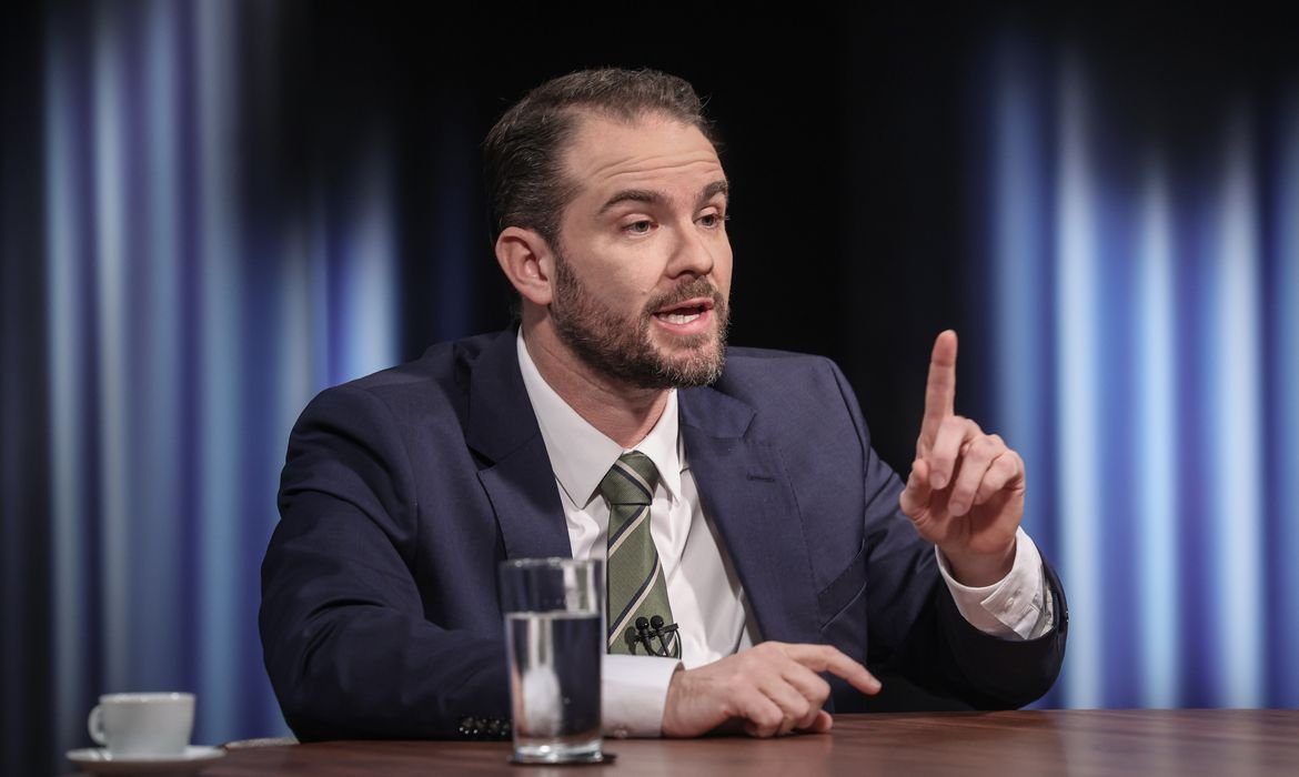 Ministro propõe regulação flexível para inteligência artificial