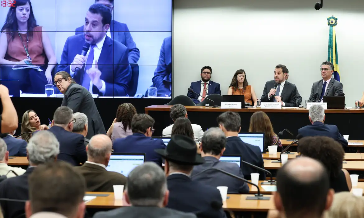 Boulos critica proposta de compensação para empresas ao fim da escala 6×1