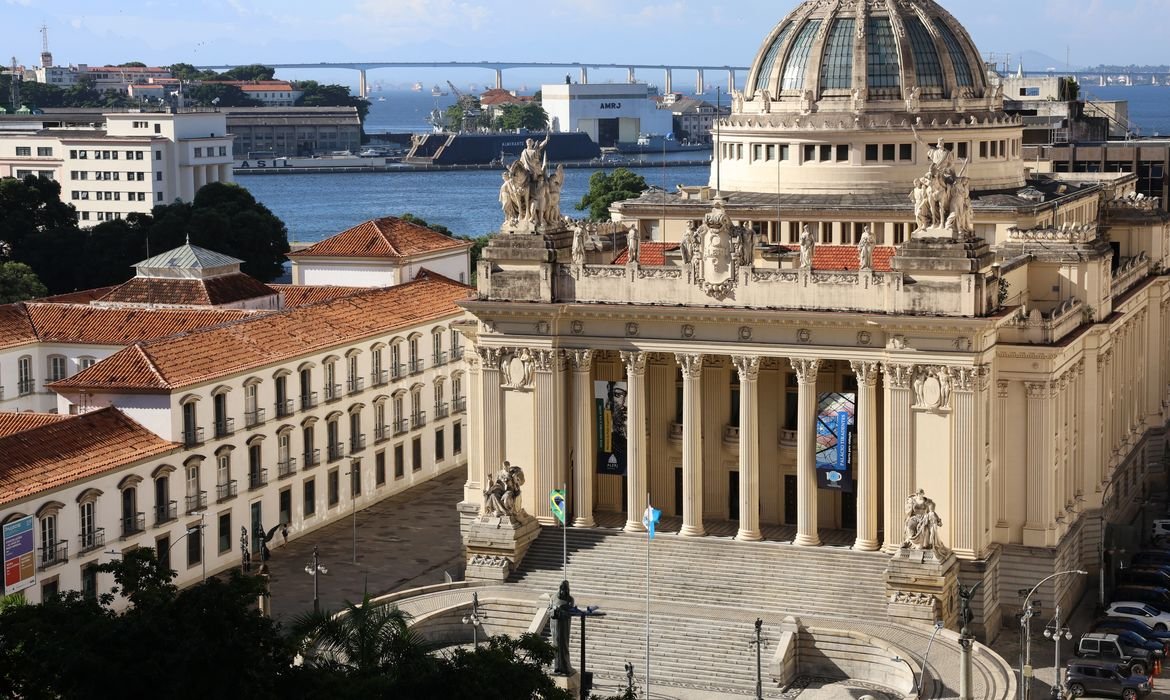Palácio Tiradentes completa 100 anos com eventos e homenagens