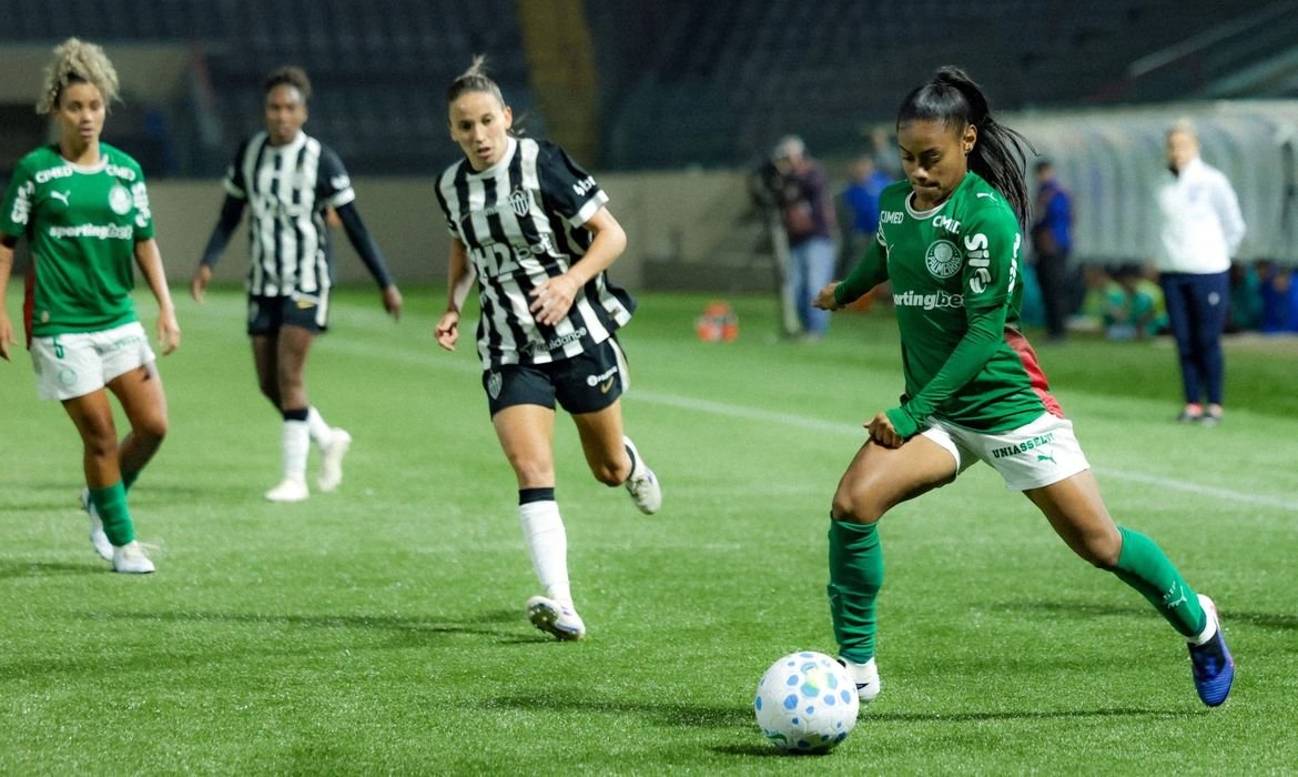 Palmeiras derrota Atlético-MG e conquista vice-liderança