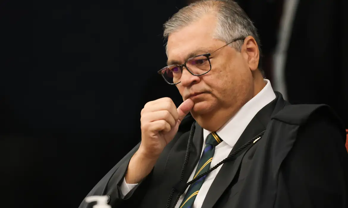 Flávio Dino critica atuação do Banco Central e CVM em fraudes