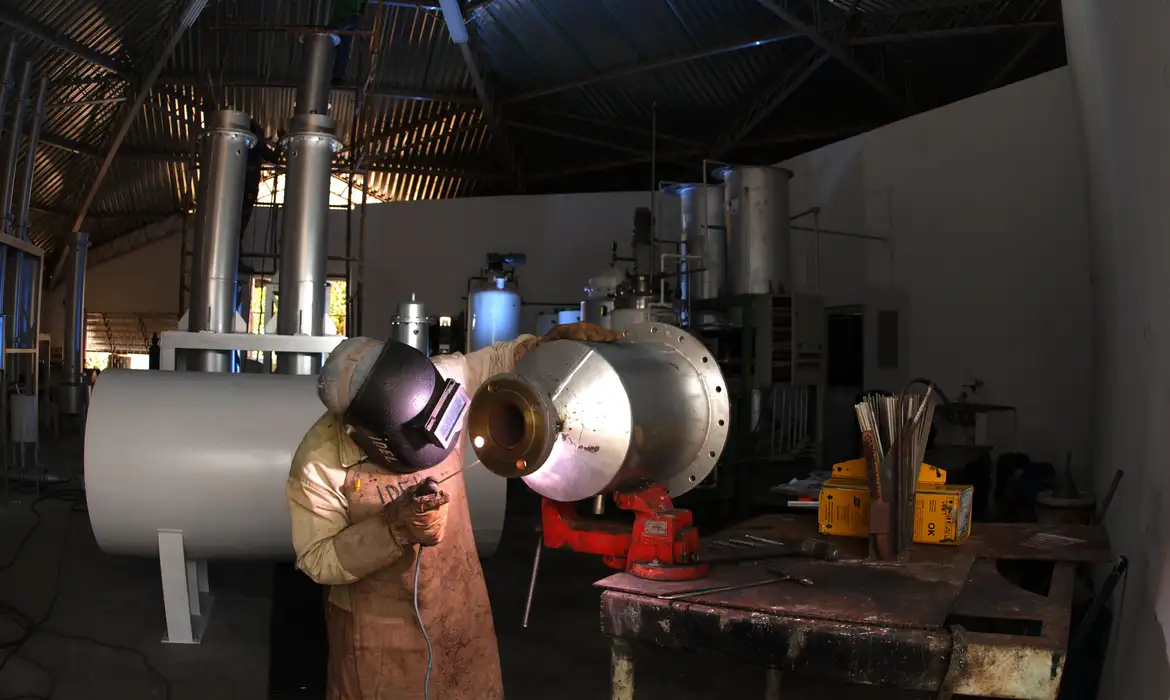 Indústria registra alta de 3,8% no faturamento em março Indústria registra alta de 3,8% no faturamento em março