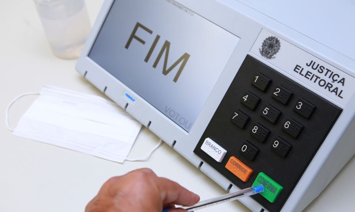 Urna eletrônica completa 30 anos e elimina fraudes eleitorais