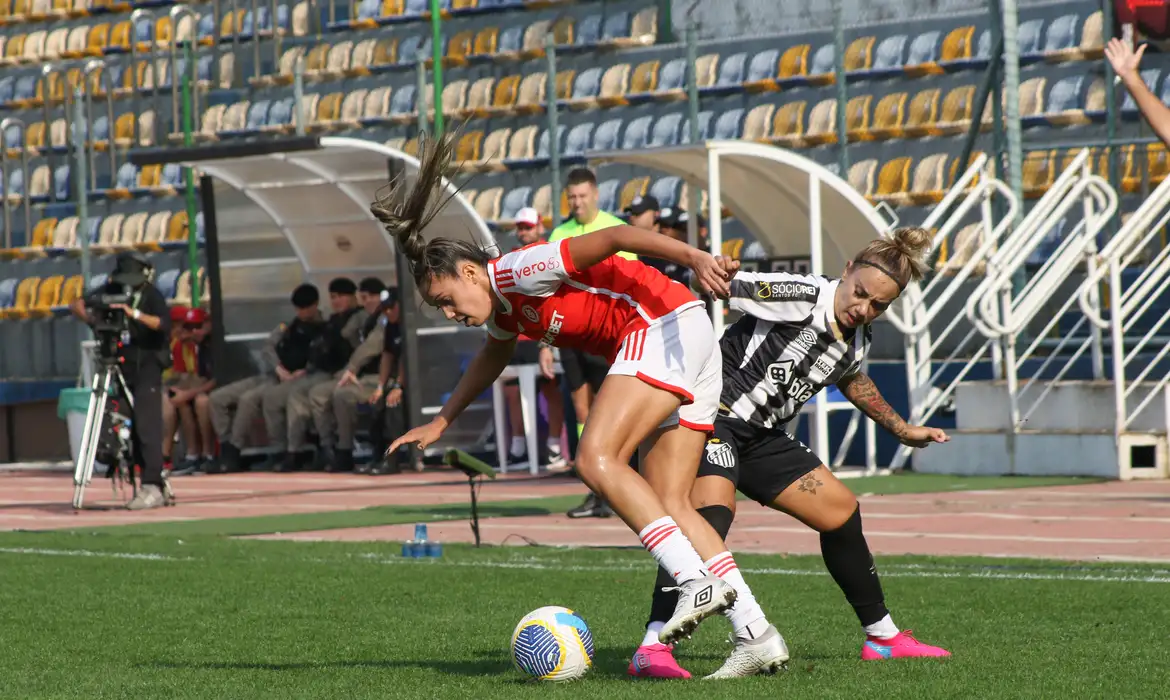 Inter busca vitória contra Santos no Brasileirão Feminino