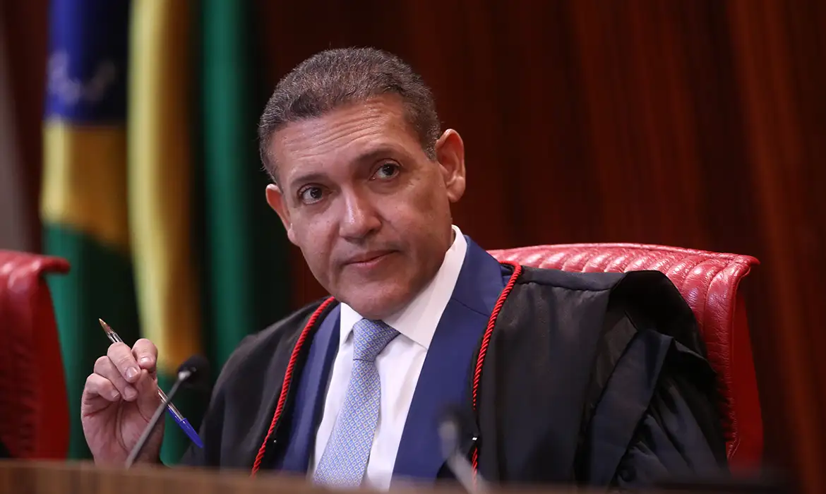 Nunes Marques assume presidência do TSE em cerimônia de posse