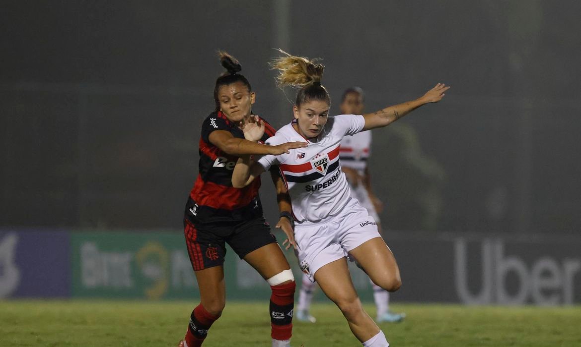 São Paulo conquista vitória sobre Flamengo e é vice-líder