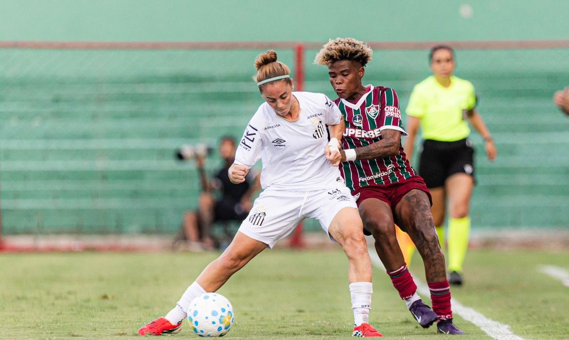 Santos vence Fluminense por 2 a 0 no Brasileiro Feminino