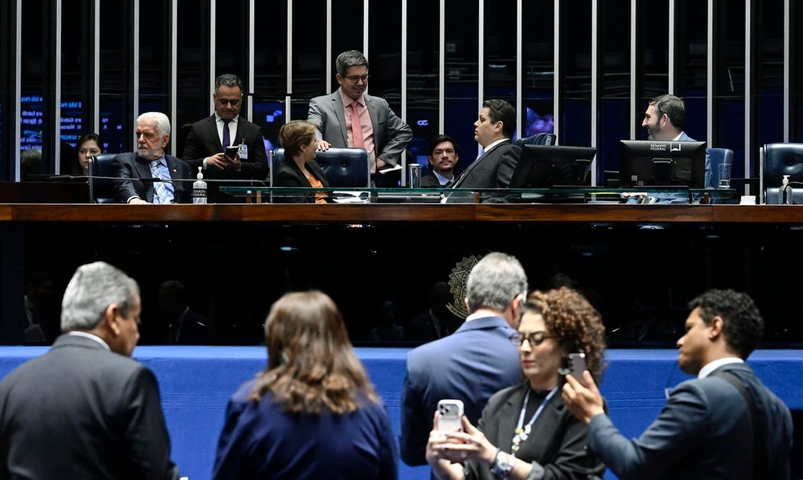 Senado aprova renovação automática da CNH para bons motoristas Senado aprova renovação automática da CNH para bons motoristas