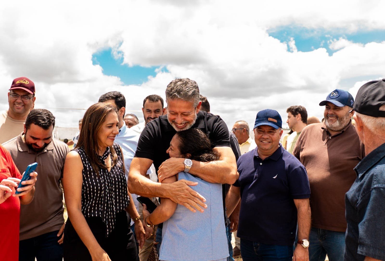Ações, trabalho e investimentos voltados à população mais humilde consolidam força de Arthur Lira na disputa pelo Senado