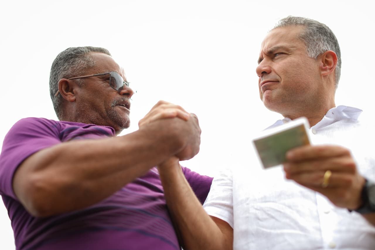 ASSISTA AO VÍDEO: Aos 53 anos, sertanejo tira 1ª habilitação e agradece a Renan Filho