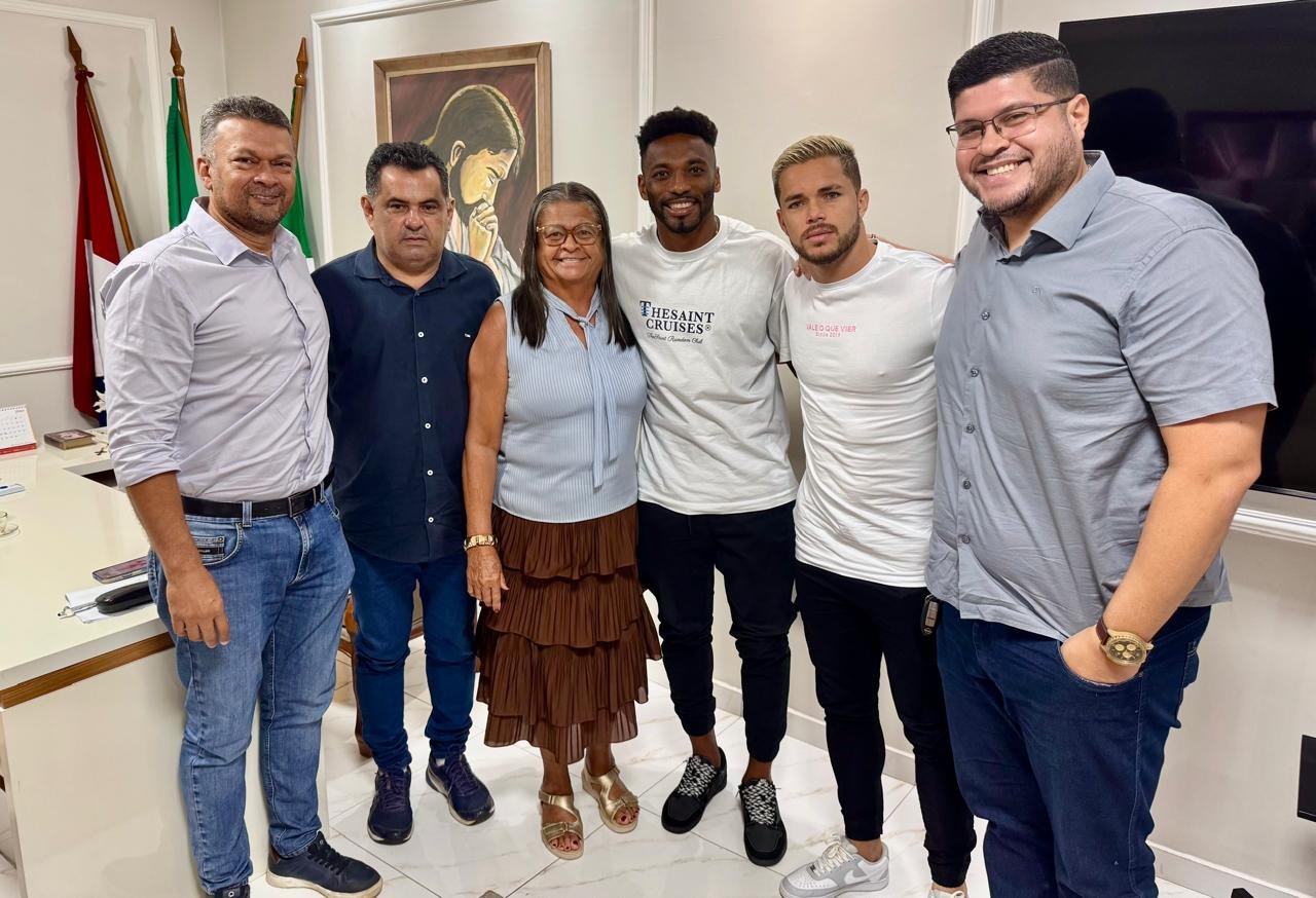 Em meio à crise no CSE, Tia Júlia recebe jogadores e garante transparência sobre repasses